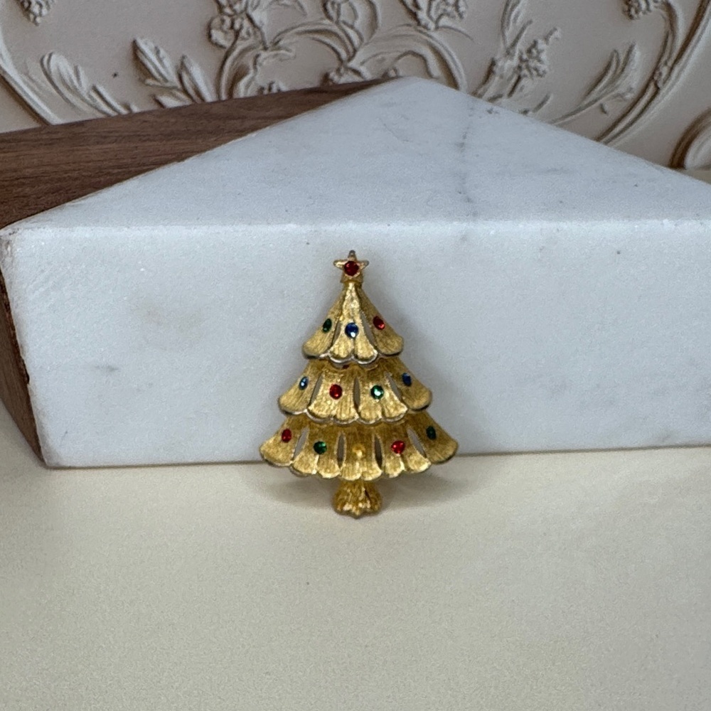 Vintage JJ Goldtone Rhinestone Christmas Tree Brooch #8